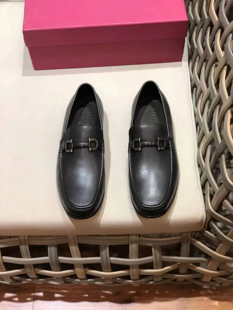 🔥🔥 Ferragam*—Pyragmud.,. High Version That's a big one. Business recreational shoes The counter is being sold simultaneously., Original import of cattle skin（Highlight High-end·- How expensive.·Slot）I'm a researcher., （The original is inside the cow's skin.）Skins and feet.. Shoes under the sole.: The original factory is a very good source of information., Physical shoot🎬. Codes: 38-44.