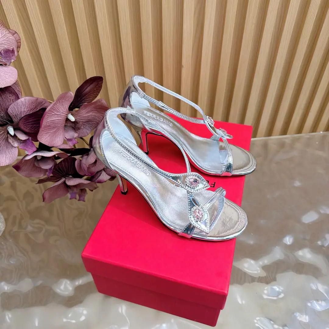 Ferragamo/Pyragmud.26AWThe early spring and autumn heels. - It's elegant. It's a tacky, casual touch. The upper foot is nice and the thief looks good. The fashionable masters are all fighting for it.! Shoes face is customized with original He's got a little foot in his head and a little sheep skin. Original modeling slides over base He's tall.: 8.5cm zise: 35-39（40.41Custom）