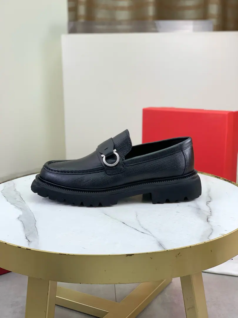 Plant prices Top Quality【Salvatore Ferragamo】Ferragm's business shoes., Official Network1:1Top-level requisition quality, The shoe-side import is a good version of the original cow skin., The inside floors are covered with the original imported water skin., Importing the original order of Italian handmade blisters the bottom of the bubble, Codes: 39-45（38 46It's a deal.）
