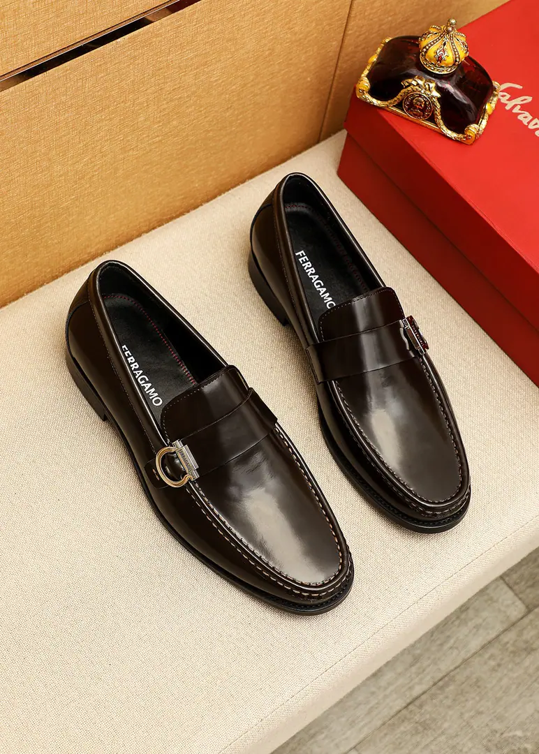 💐 Trade marks: Ferragamo「 Pyragmud.」Leisure shoes. Positive code number: 38-44（45.46🉑️Custom） Commodity materials: Select Import the bouquet-coated shoes.+Classic hardware button., Imported water-tied cattle🐂Pioneer.. Strong stereo visual effects, Original Base Yin. Colour: 5⃣️Colour Optional