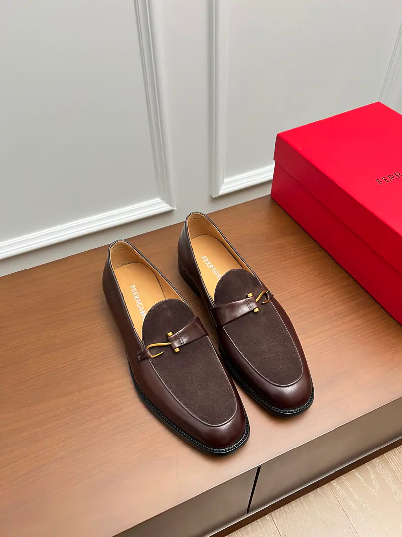 Ferragam～ Codes: 38-45 FThe Queens Network is wearing leather shoes., Perfect work., Top Cycling, Using imported Italian calf skin design, The ancient law is hand-made with the original hardware cutter., In the cow's skin./Foot., Importing the original Luxury is a very big deal., It's just like the American counter., Welcome to the comparison.！（38.45.46.47I'll make sure I don't change it.）