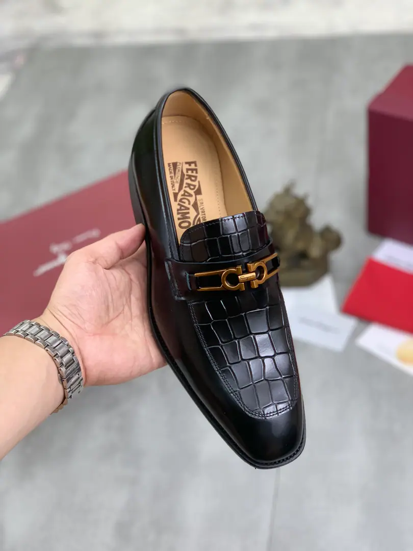Plant prices 【Real value】In the watered cow. 🆘【Salvatore Ferragamo】Pyragmud. The man's latest leisure business shoes.！The cabinet is on the market.！The fabric is in the form of a dedicated import version of the original, with a pony skin., Imported water to dye cattle skin inside., It's absolutely luxurious., ♪ Lead the fashion current ♪. Match: 38-45（46 47It's a deal.）. Black Brown Colour Optional