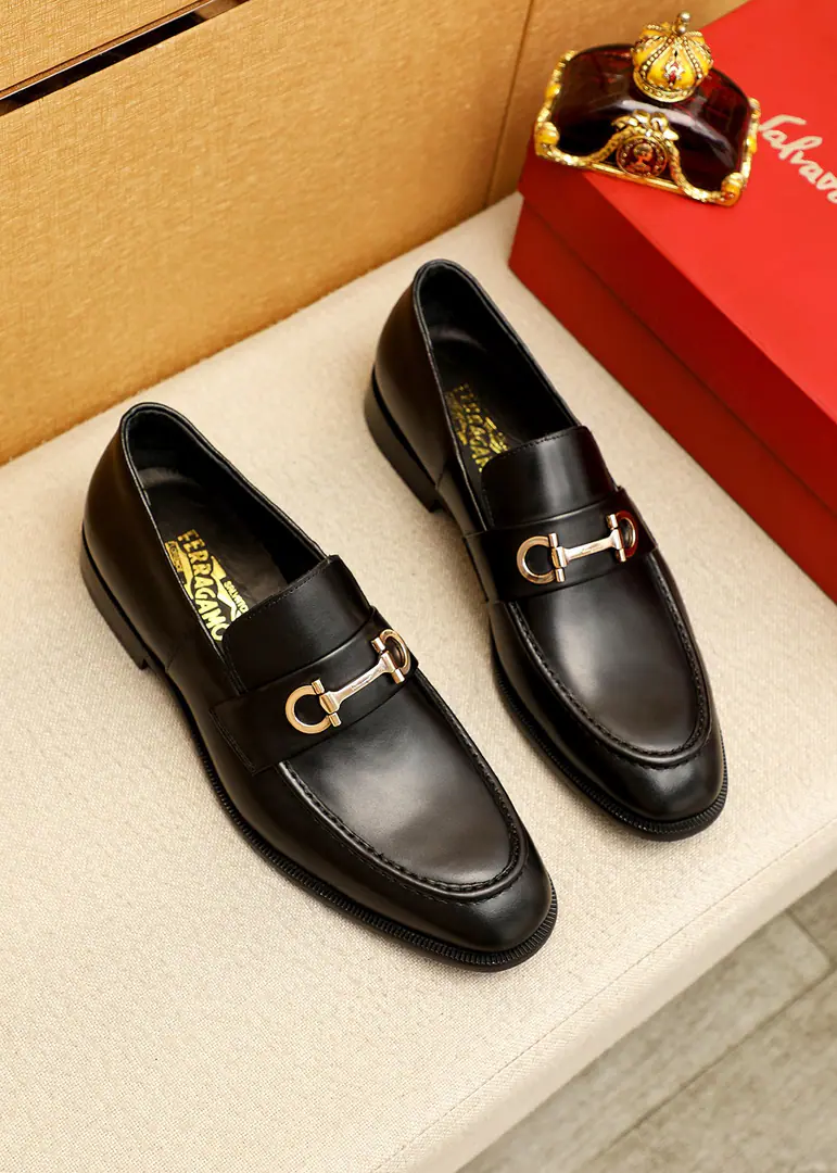💐 Trade marks: Ferragamo「 Pyragmud.」Leisure shoes. Positive code number: 38-44（45.46🉑️Custom） Commodity materials: Select Importing cow-skinned shoes.+Classic hardware button., Imported water-tied cattle🐂Pioneer.. Strong stereo visual effects, Original Base Yin. Colour: 3⃣️Colour Optional