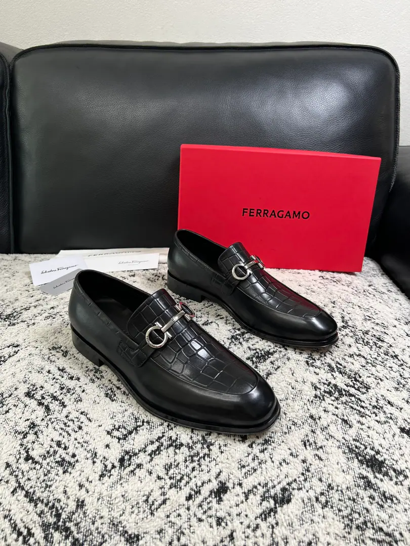 Ferragamo High Quality Top-level craft Pyragmud. Shoe cabinets are being synchronized for distribution., Italian import of original cattle skin, Imported water-tied cattle., Shoes under the sole.: The original factory is super comfortable with the original base., The original factory and the single. Codes 39-44（Sold38 45 46）