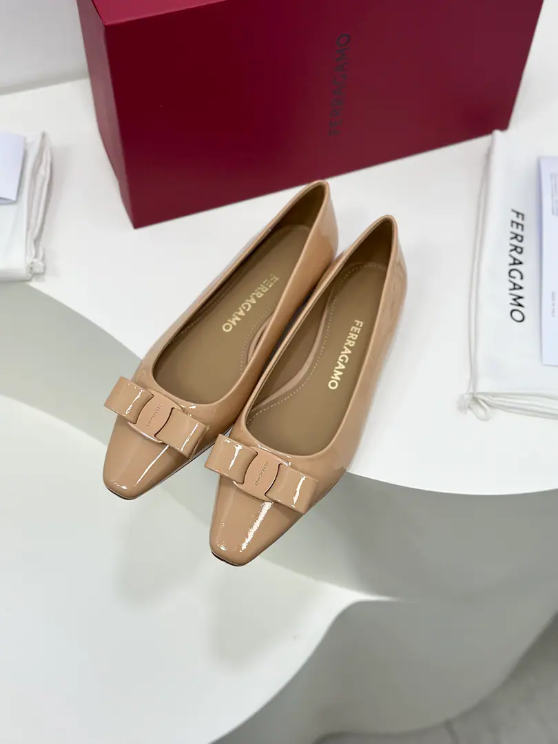 salvatore Ferragamo Philamu's new money.varaA painted butterfly with a small pair of shoes.！New, head.varaMore fashion., A little bit of a woman you can fall in love with., With a new one.FThe heels are super steady. 💗I'm not tired of daily commutes.🎀The new designer did a different act for the Philagomous bow.！ Fabulous.: Importing cow paints Uchi.: 🐑The sheep's skin is in the ground.. Otsumi!: The original custom is really high density.. Codes: 34.35.36.37.38.39.40 （Half a yards..34.40Custom without re-offer） He's tall.: 1cm/6cm