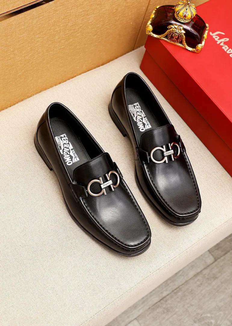 💐 Trade marks: Ferragamo「 Pyragmud.」Leisure shoes. Positive code number: 38-44（45.46🉑️Custom） Commodity materials: Select Import the head of the cow-skins.+Luxury hardware button., Imported water-tied cattle🐂Pioneer.. Strong stereo visual effects, Original rubber floor Yin. Colour: 1⃣️Colour Optional