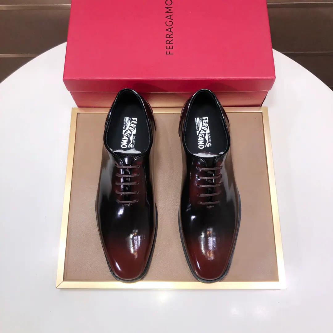 Plant 【Ferragamo/Ferragre.】The latest money in the cabinet. The original import is on the side of the cow's skin.+Imports🐂In the skin of the watered cow.+Original Luxury Metal Buff+Original Group Bottom No pressure on comparison 38–45(45I'll make sure I don't change it.)
