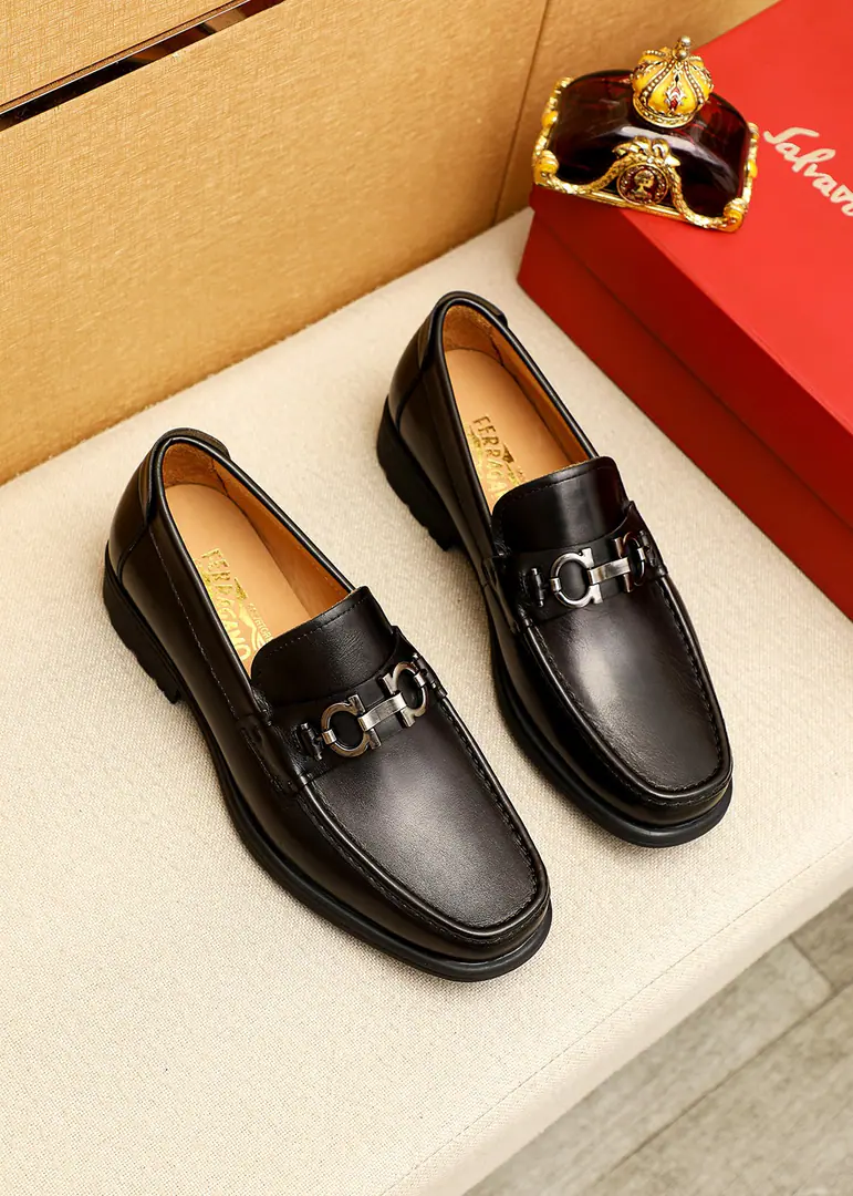 💐 Trade marks: Ferragamo「 Pyragmud.」Leisure shoes. Positive code number: 38-44（45.46🉑️Custom） Commodity materials: Select Importing cow-skinned shoes.+Classic hardware button., Imported water-tied cattle🐂Pioneer.. Strong stereo visual effects, Original Base Yin. Colour: 2⃣️Colour Optional