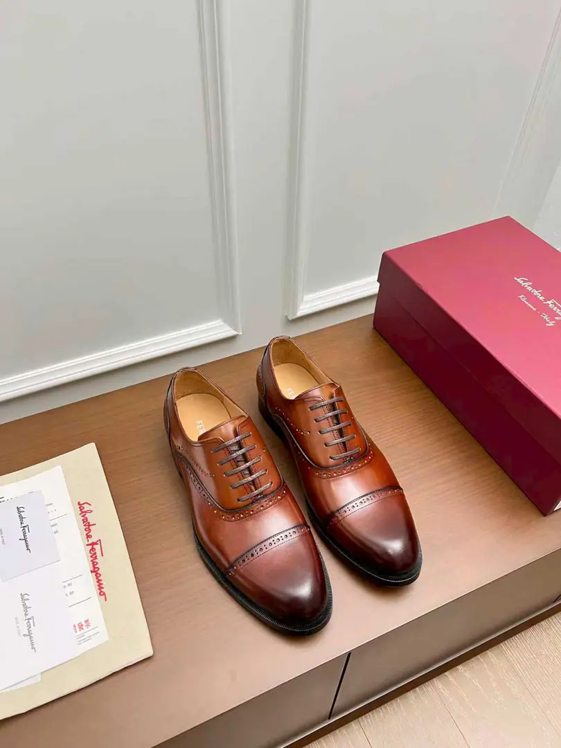 Ferragam～ Codes: 38-45 FThe Queens Network is wearing leather shoes., Perfect work., Top Cycling, Using imported Italian calf skin design, The ancient law is hand-made with the original hardware cutter., In the cow's skin./Foot., Importing the original Luxury is a very big deal., It's just like the American counter., Welcome to the comparison.！（38.45.46.47I'll make sure I don't change it.）