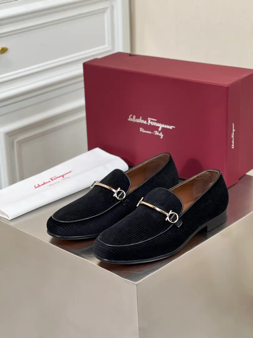 ••New•• Ferraga*_High-end men's business shoes.. Imported cattle skin, The hard stuff is just to create a more comfortable dress experience., Original shoes,, The lines are smooth.！Original cow skin➕Importing calves., That's a big one.！ Size: 39-44（38.45.46Do it.）