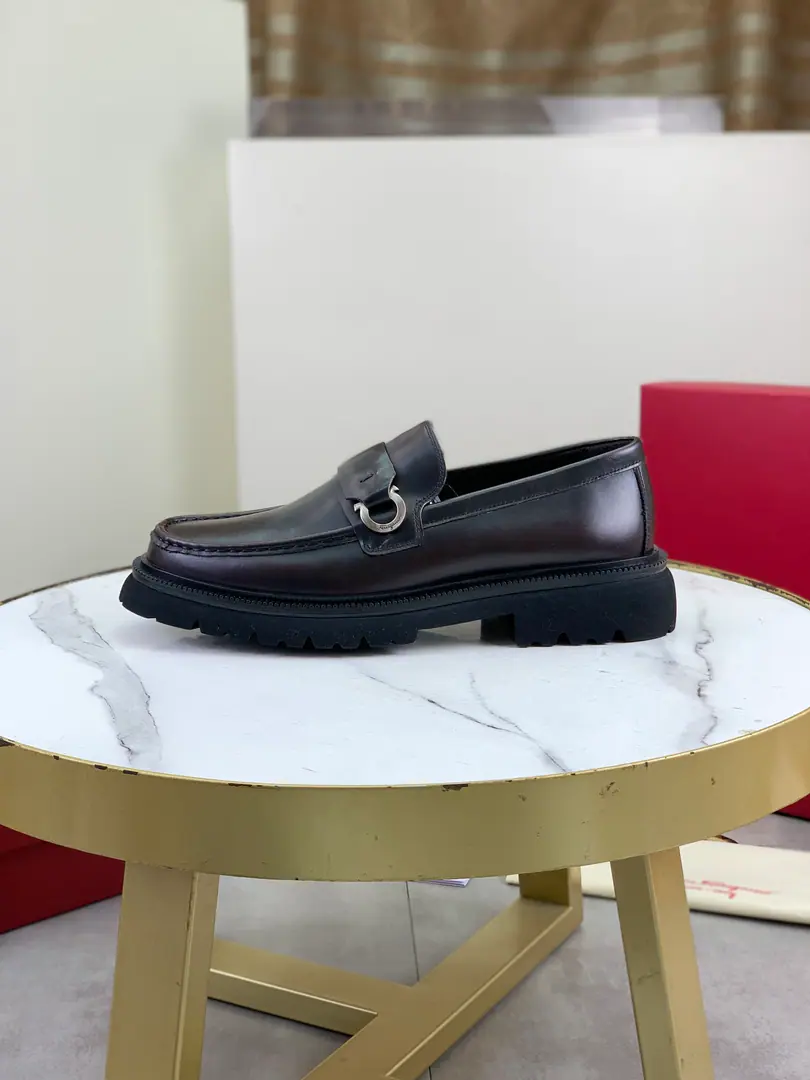 Plant prices Top Quality【Salvatore Ferragamo】Ferragm's business shoes., Official Network1:1Top-level requisition quality, The shoe-side import is a good version of the original cow skin., The inside floors are covered with the original imported water skin., Importing the original order of Italian handmade blisters the bottom of the bubble, Codes: 39-45（38 46It's a deal.）