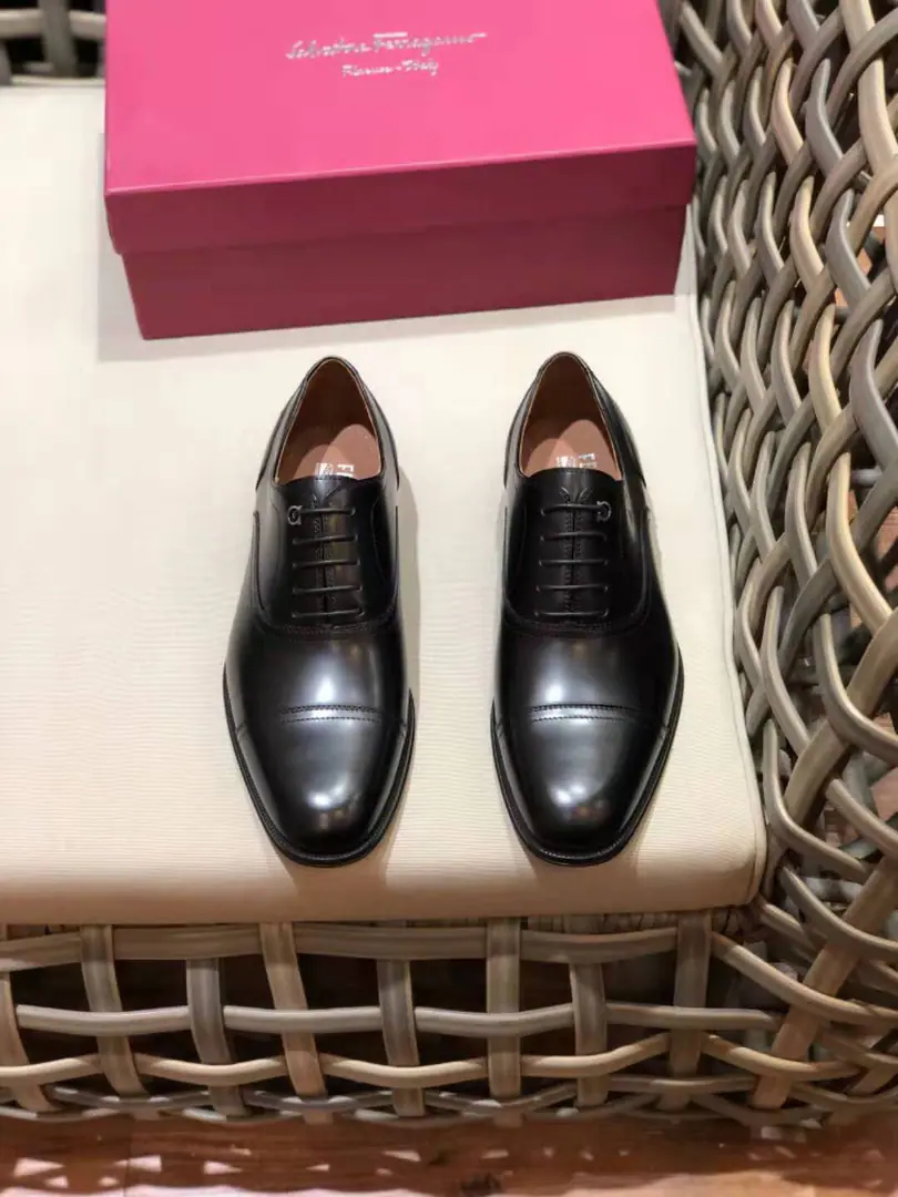 🔥🔥 Ferragam*—Pyragmud.,. High Version That's a big one. Business recreational shoes The counter is being sold simultaneously., Original import of cattle skin（Highlight High-end·- How expensive.·Slot）I'm a researcher., （The original is inside the cow's skin.）Skins and feet.. Shoes under the sole.: The original factory is a very good source of information., Physical shoot🎬. Codes: 38-44.