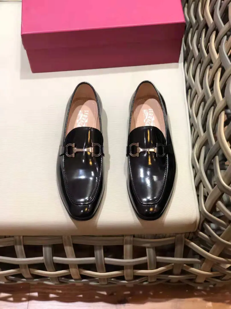 🔥🔥 Ferragam*—Pyragmud.,. High Version That's a big one. Business recreational shoes The counter is being sold simultaneously., Original import of cattle skin（Highlight High-end·- How expensive.·Slot）I'm a researcher., （The original is inside the cow's skin.）Skins and feet.. Shoes under the sole.: The original factory is a very good source of information., Physical shoot🎬. Codes: 38-44.