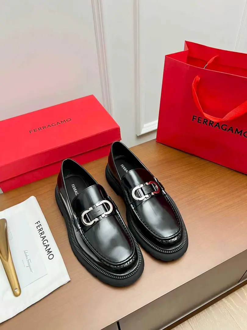 【Ferra gamo^】Original List Pyragmud. The man is wearing English shoes. （SalvatoreFerragamo)Today is a classic Italian fashion brand.. The style is both elegant and elegant. Material-Original import of cattle skin Comfortable., Breathe., Good cattle skin. Original high-end grinding combination A classic button., It's definitely one of the bright spots.. Make it work. Size 39-44（38, 45, 46Customize or not change）