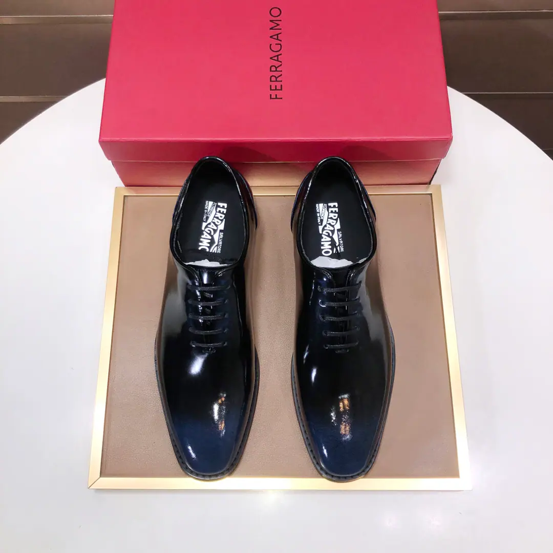 Plant 【Ferragamo/Ferragre.】The latest money in the cabinet. The original import is on the side of the cow's skin.+Imports🐂In the skin of the watered cow.+Original Luxury Metal Buff+Original Group Bottom No pressure on comparison 38–45(45I'll make sure I don't change it.)