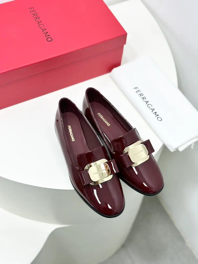 FERRAGAMOFyra's new edition.VaraButterfly is soft and painted. It's super soft., Use of high quality soft paint Leathermaking, ♪ Touchy ♪, It's like a cloudy comfort on your feet.. And..., The design of this LeFleur shoe is a little more generous., It's a dress and a pants suit., You can show your grace.. 🧸 Fabulous.: Import soft cow paints skin Uchi.: 🐑The sheep's skin is in the ground.. Otsumi!: The original is really a big one.. Codes: 34.35.36.37.38.39.40（34.40I'll make sure I don't change it.）