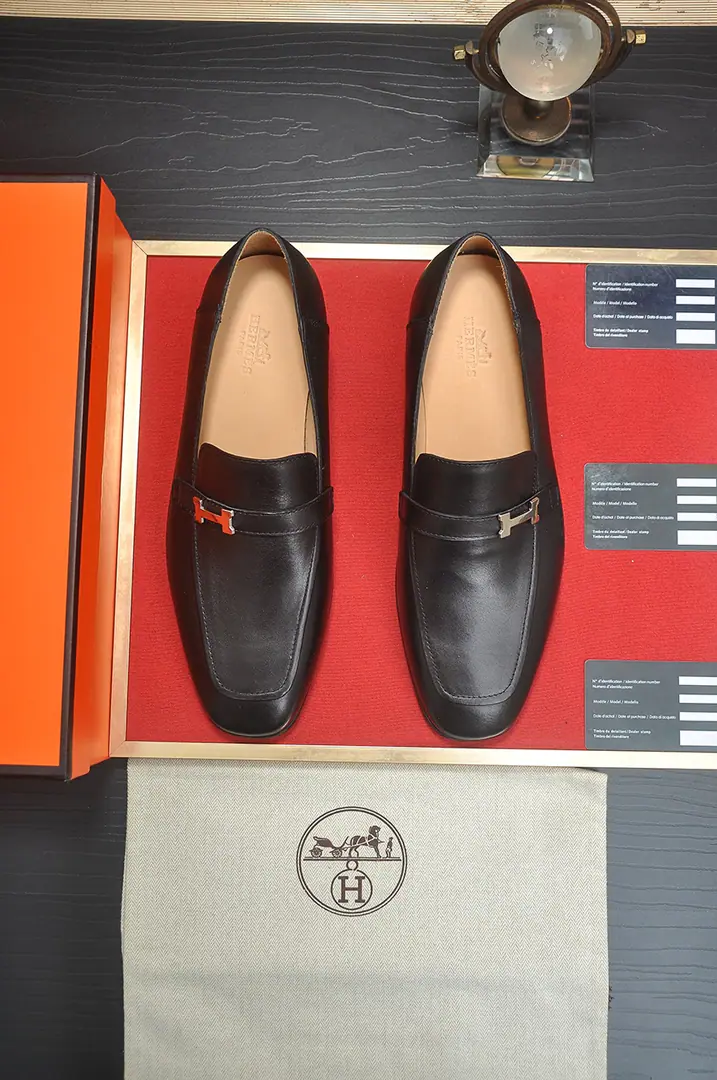 Get out of the factory.【Ferragamo/Ferragre.】The latest money in the cabinet. The original imported cow-coloured fabric.+In the cow's skin.+Original Luxury Metal Buff+Original Group Bottom No pressure on comparison 38–44(45I'll make sure I don't change it.)