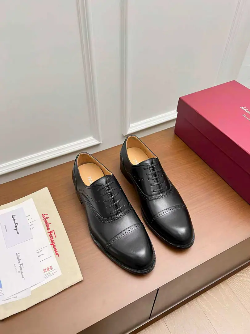 Ferragam～ Codes: 38-45 FThe Queens Network is wearing leather shoes., Perfect work., Top Cycling, Using imported Italian calf skin design, The ancient law is hand-made with the original hardware cutter., In the cow's skin./Foot., Importing the original Luxury is a very big deal., It's just like the American counter., Welcome to the comparison.！（38.45.46.47I'll make sure I don't change it.）