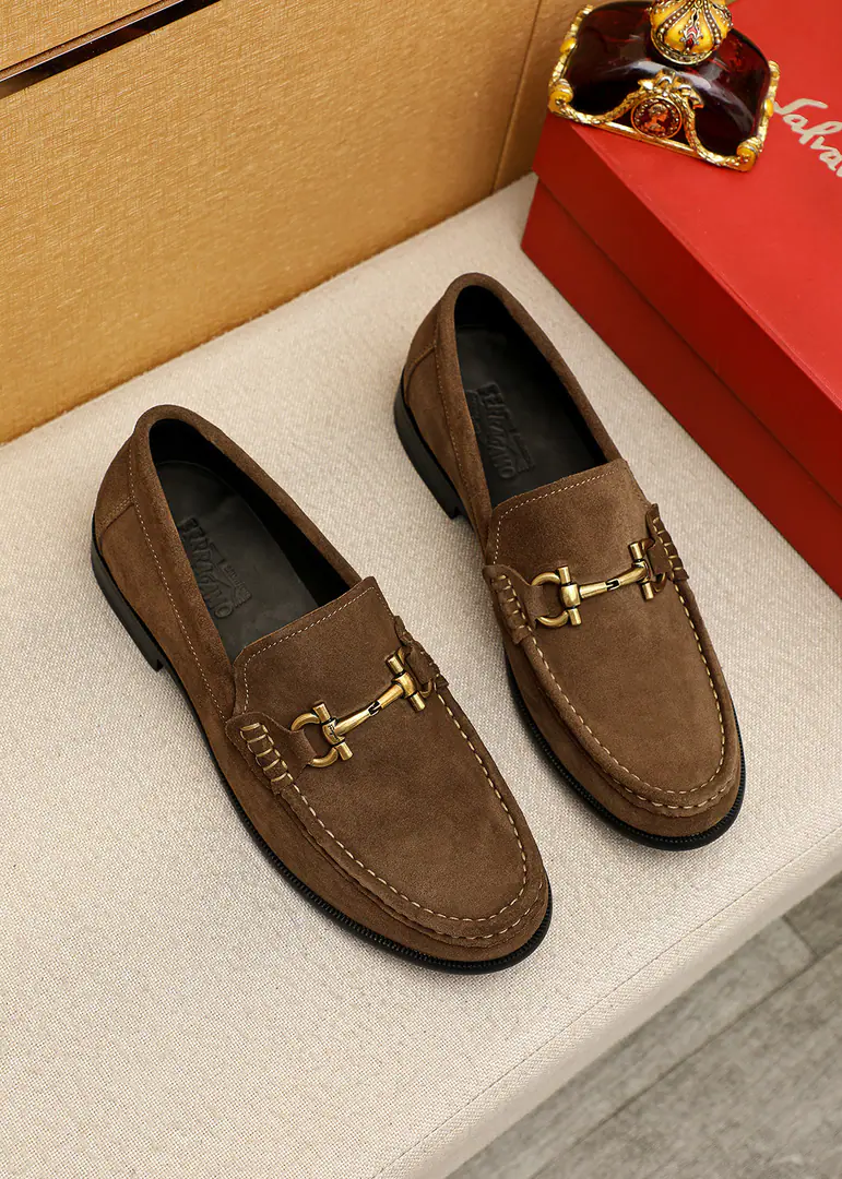 💐 Trade marks: Ferragamo「 Pyragmud.」Leisure shoes. Positive code number: 38-44（45.46🉑️Custom） Commodity materials: Select Imported sanded little cow shoes+Luxury hardware button., Imported water-tied cattle🐂Pioneer.. Strong stereo visual effects, Original Base Yin. Colour: 6⃣️Colour Optional