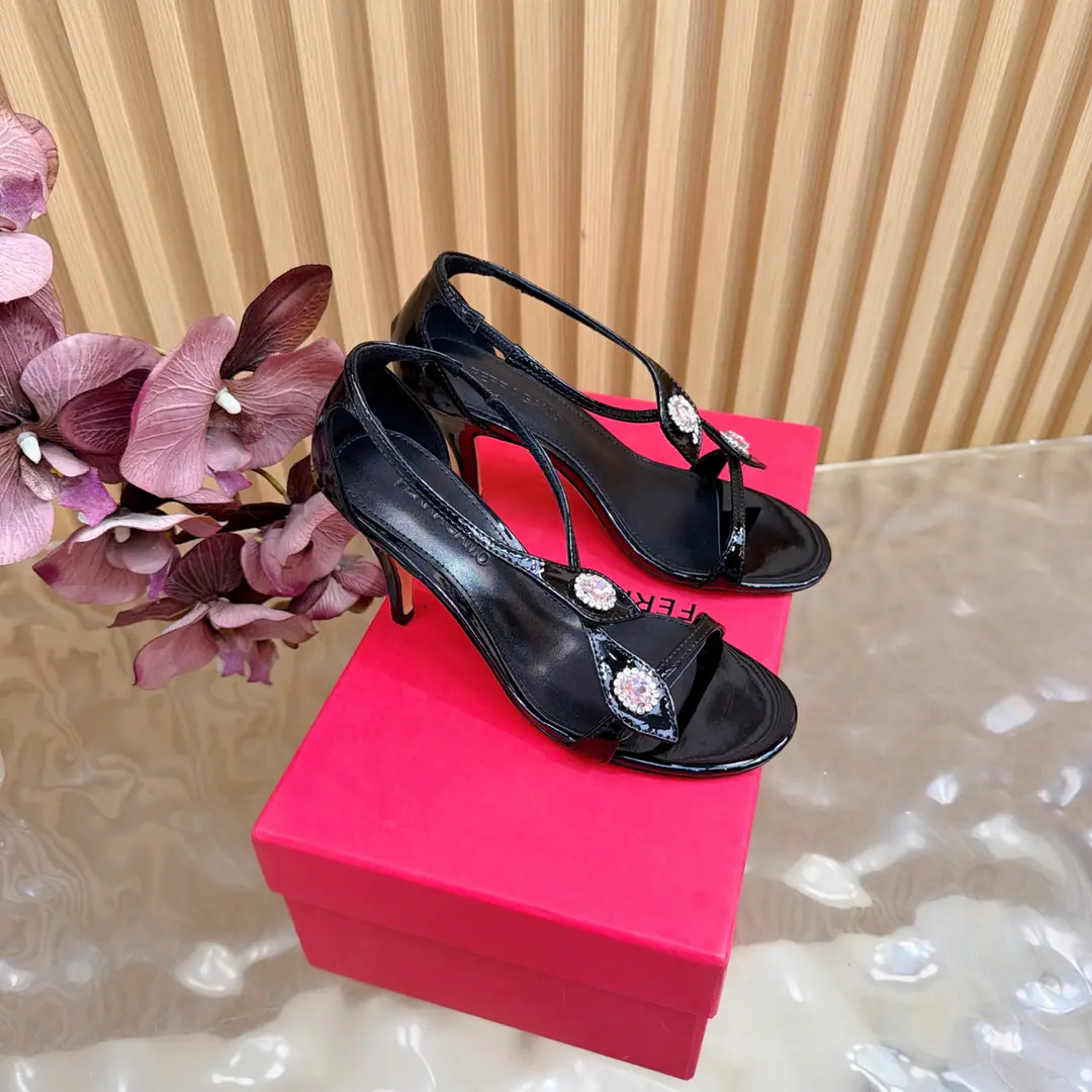 Ferragamo/Pyragmud.26AWThe early spring and autumn heels. - It's elegant. It's a tacky, casual touch. The upper foot is nice and the thief looks good. The fashionable masters are all fighting for it.! Shoes face is customized with original He's got a little foot in his head and a little sheep skin. Original modeling slides over base He's tall.: 8.5cm zise: 35-39（40.41Custom）