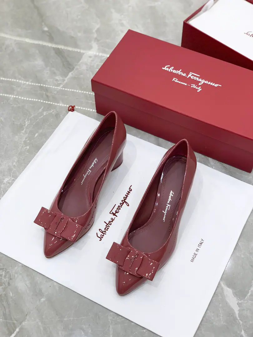 salvatore Ferraga*o ✔️Phila.*I want to see the new candy and the newest one.VivaBallet shoes.✔️ You're really high-valued.！This year's show.vivaThe pointy with the candy on the color., It's a little girl., ♪ The spring is full of breath ♪✔️Newly upgraded cortex cortex.🔝Add a stereo-sense sculpt effectLogoIt's more stylish.✔️ Teardrops and heel are inspired by it.Richard SerraA sculpture of the lineline lint.✔️VIVAYes.VARAAn upgrade of classic shoes.✔️BingVARAMore young., Keep up with the trend.. Change your pointy shoes., But it's not a scratch., Because it is.DThe blogger says:, It's more thin and thinner.！The new version of the bow is bigger than the original., The outline is even clearer., Choose the same color and material as the heels., The whole shoe looks simple and stylish.. The drip and the design have stopped the heavyness of the heel. Fabulous.: Cow-painted skin. Uchi.: In the sheep's skin. Otsumi!: That's a big one.. Codes: 34/35/36/37/38/39/40（34.40Do it.） He's tall.: 2cm /5cm