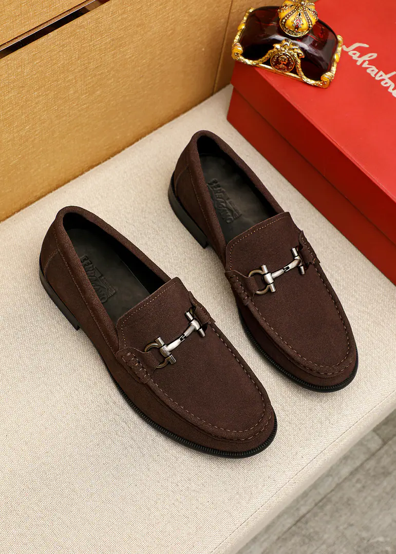 💐 Trade marks: Ferragamo「 Pyragmud.」Leisure shoes. Positive code number: 38-44（45.46🉑️Custom） Commodity materials: Select Imported sanded little cow shoes+Luxury hardware button., Imported water-tied cattle🐂Pioneer.. Strong stereo visual effects, Original Base Yin. Colour: 6⃣️Colour Optional