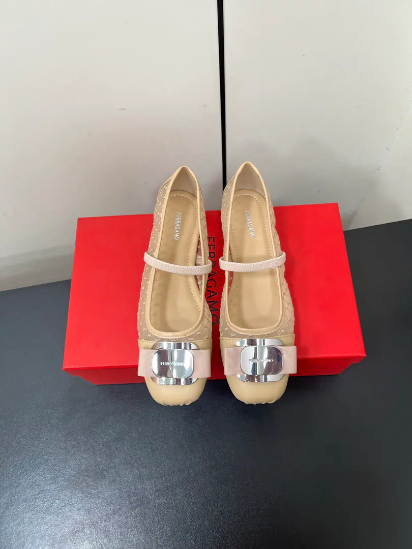 - Morning.AWExplosive.Ferragamo/Ferrag's got a butterfly on the side, Mary Jane's ballet shoes.～ The shoe face is custom-made for the cow-skin net veil. He's got a little foot in his head and a little sheep skin. Original modeling slides over base zise: 34–40（40/41Custom）