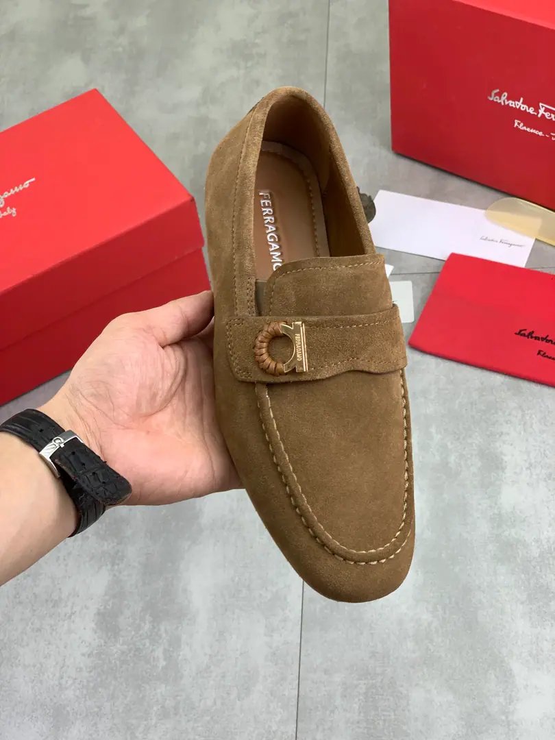 Plant prices 【Real value】In the watered cow. 🆘【Salvatore Ferragamo】Pyragmud. The man's latest leisure business shoes.！Synchronise Listing！The fabric is in the original version of the imported cow skin., Imported water to dye cattle skin inside., Original Group Bottom It's absolutely luxurious., ♪ Lead the fashion current ♪. Match: 39-44（45 Do it.）4️⃣Colour Optional