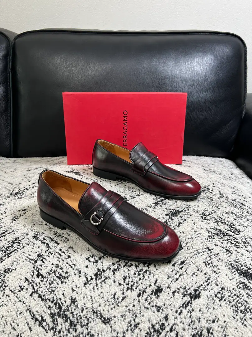 Ferragamo High Quality Top-level craft Pyragmud. Shoe cabinets are being synchronized for distribution., Italian import of original cattle skin, Imported water-tied cattle., Shoes under the sole.: The original factory is super comfortable with the original base., The original factory and the single. Codes 39-44（Sold38 45 46）