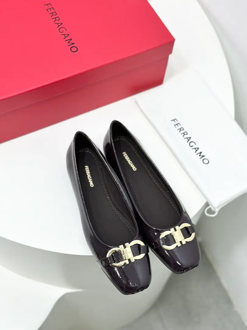 FerragamoThe new version of Firagmu.GanciniThe horseshoes are wrinkled and the shoes are flat.！ 🎀Phila.*There's another new one for the Moun-bare.～🧸This year's hot ballet wind.🩰, A pair of fashionable hands. 🍃Fabulous.: Importing wrinkled cattle with paint. 🍃Uchi.: 🐑The sheep's skin is in the ground.. 🍃Otsumi!: Original customised slide-proof base. 🍃Codes34.35.36.37.38.39.40（34.40I'll make sure I don't change it.）