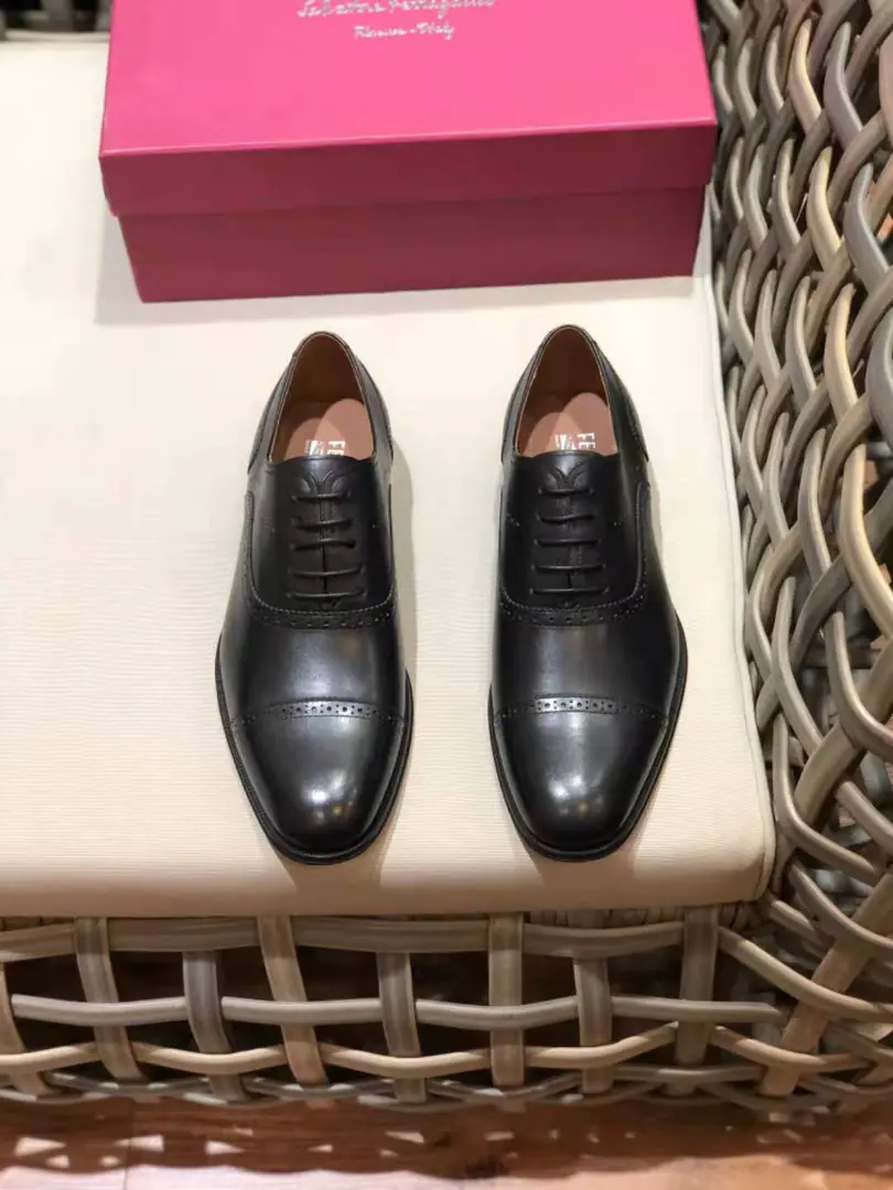 🔥🔥 Ferragam*—Pyragmud.,. High Version That's a big one. Business recreational shoes The counter is being sold simultaneously., Original import of cattle skin（Highlight High-end·- How expensive.·Slot）I'm a researcher., （The original is inside the cow's skin.）Skins and feet.. Shoes under the sole.: The original factory is a very good source of information., Physical shoot🎬. Codes: 38-44.