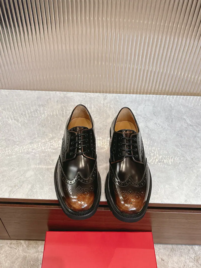Pyragmud.FerragamoA man's fine leather shoes., This man is a better-looking man than a shoe., The details are gorgeous., Show me how to be honest., It's a good time to be with you at the cocktail party.. The fabric is imported into the cattle., It's a wonderful quality., Inrebin's got a little fetus skin., A stylish and stylish shape.！The original is a very long-lasting, foamy, very deep., Back with rubber negatives., Comfortable, smooth., The bottom of the world is very clear.logoEmblem., I'm showing you the skill of a professional shoe master.. Every detail is a piece of work., Full package Standard Code39-44（38.45.46You're gonna have to do it or not.）