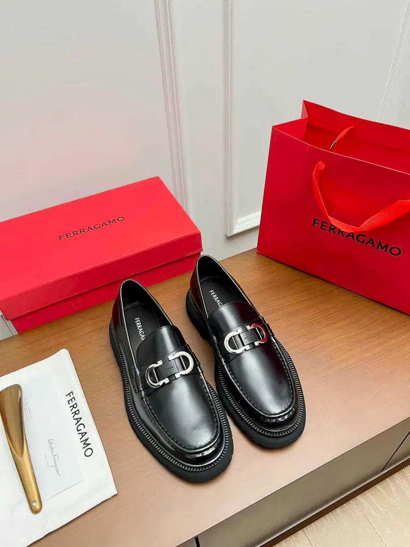 【Ferra gamo^】Original List Pyragmud. The man is wearing English shoes. （SalvatoreFerragamo)Today is a classic Italian fashion brand.. The style is both elegant and elegant. Material-Original import of cattle skin Comfortable., Breathe., Good cattle skin. Original high-end grinding combination A classic button., It's definitely one of the bright spots.. Make it work. Size 39-44（38, 45, 46Customize or not change）