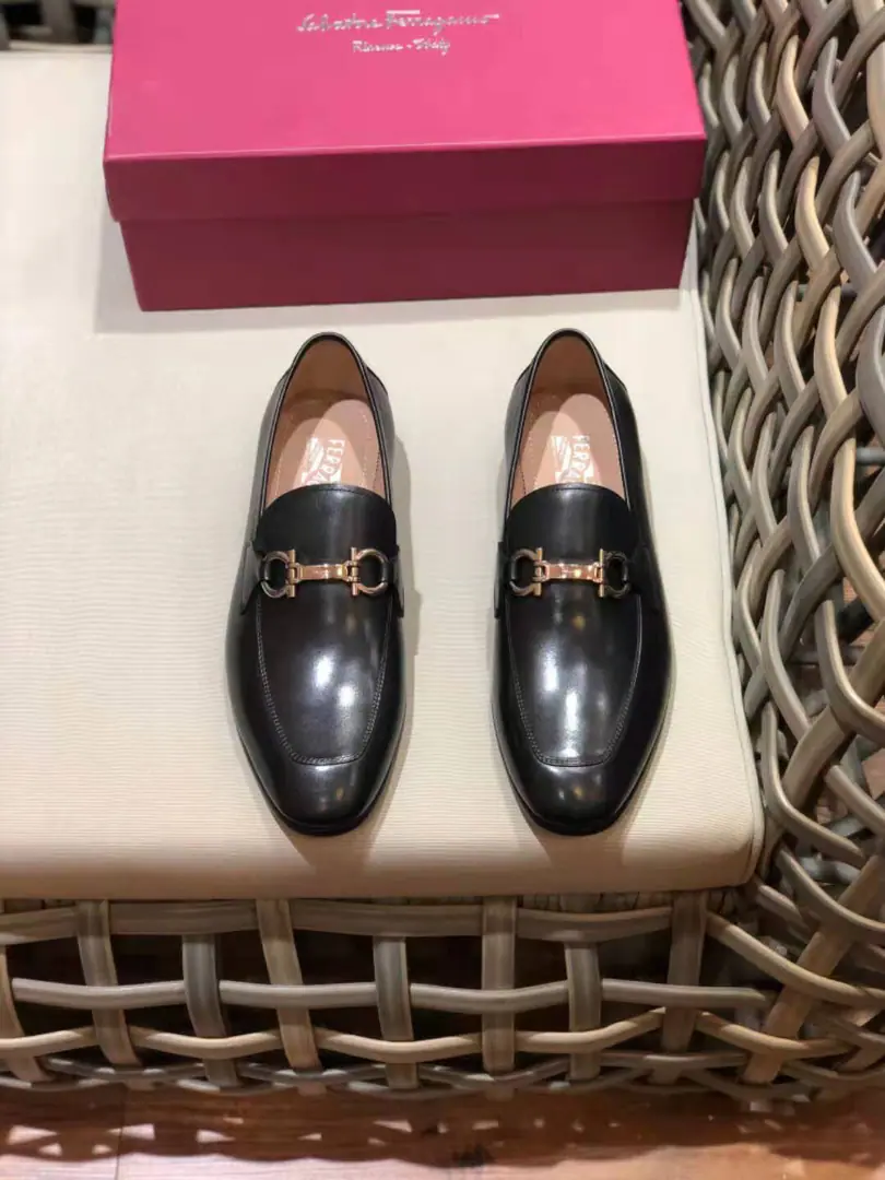 🔥🔥 Ferragam*—Pyragmud.,. High Version That's a big one. Business recreational shoes The counter is being sold simultaneously., Original import of cattle skin（Highlight High-end·- How expensive.·Slot）I'm a researcher., （The original is inside the cow's skin.）Skins and feet.. Shoes under the sole.: The original factory is a very good source of information., Physical shoot🎬. Codes: 38-44.