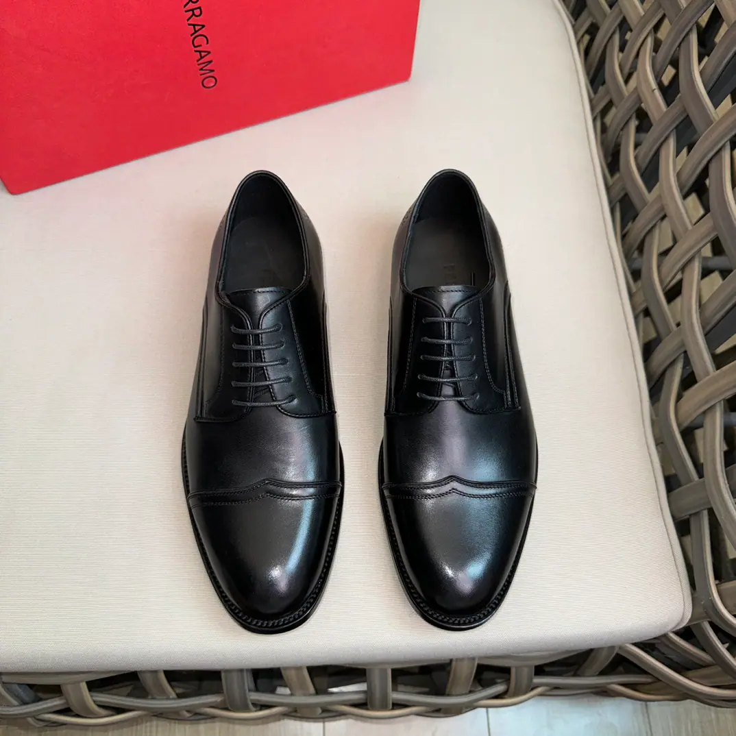Ferragam*Classic commercial man's shoes.｜A gentleman of grace.｜A pure handmade softness and a beautiful color.｜Imported cattle and shoes.｜In the cow's skin.｜Italian imports are so thick. Size: 39-44（38.45.46Do it.）