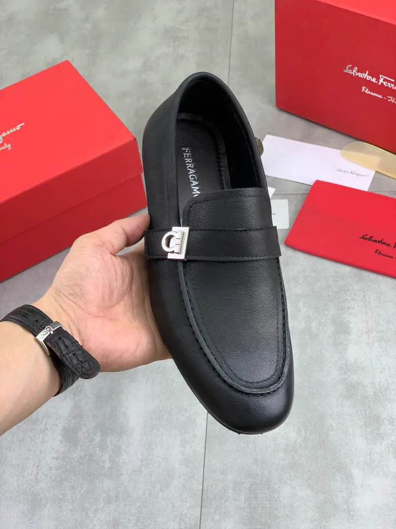 Plant prices 【Real value】In the watered cow. 🆘【Salvatore Ferragamo】Pyragmud. The man's latest leisure business shoes.！Synchronise Listing！The fabric is in the original version of the imported cow skin., Imported water to dye cattle skin inside., Original Group Bottom It's absolutely luxurious., ♪ Lead the fashion current ♪. Match: 39-44（45 Do it.）5️⃣Colour Optional