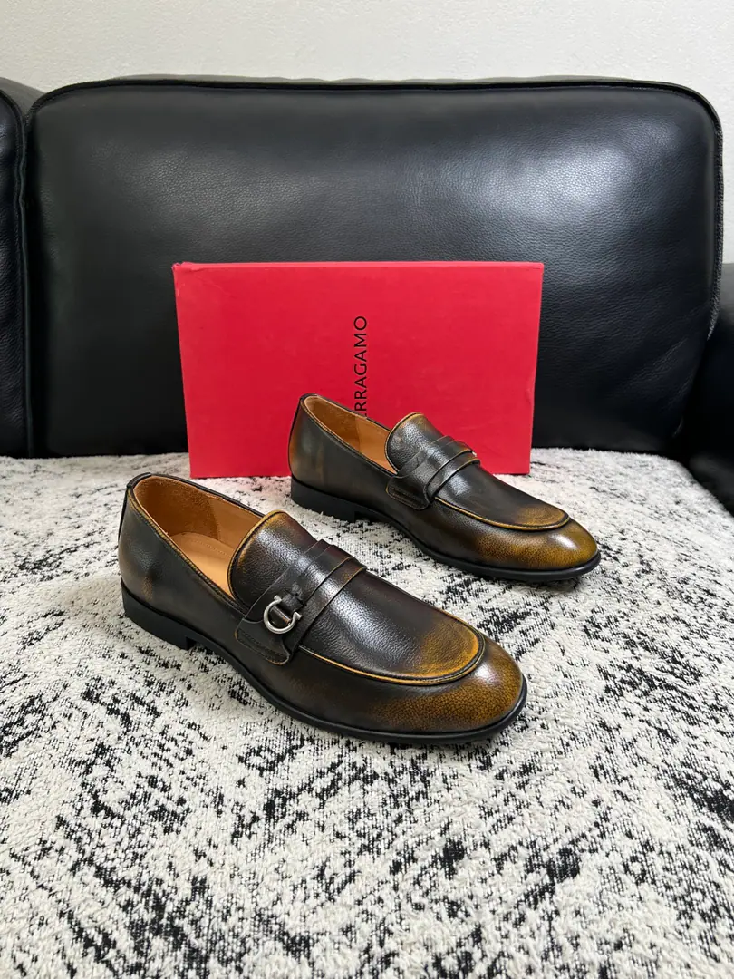 Ferragamo High Quality Top-level craft Pyragmud. Shoe cabinets are being synchronized for distribution., Italian import of original cattle skin, Imported water-tied cattle., Shoes under the sole.: The original factory is super comfortable with the original base., The original factory and the single. Codes 39-44（Sold38 45 46）