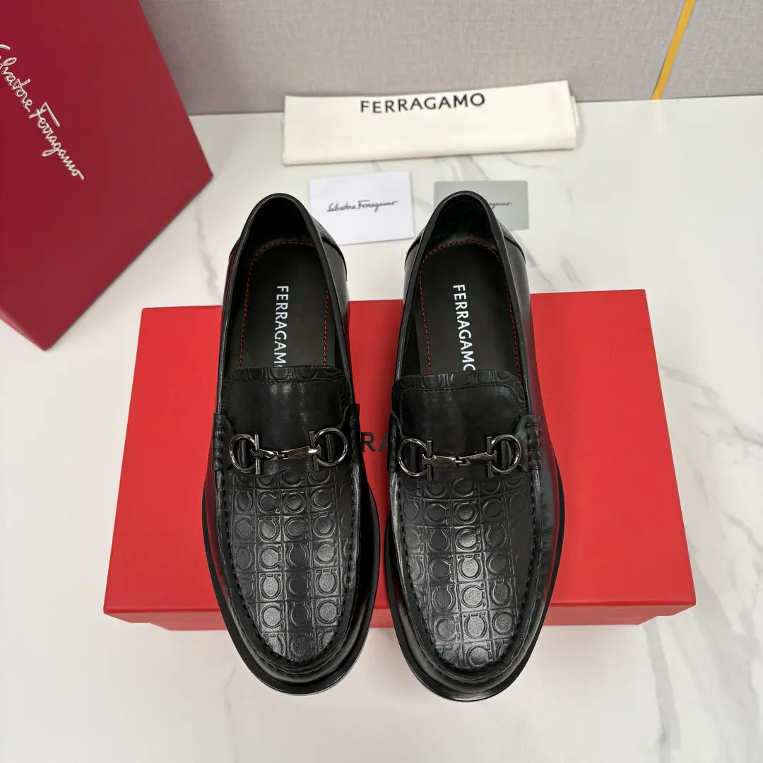 💋💍 SF It's a new home. Phila.-Germud. Ferragam* The new money is synchronized with the cabinet. Pips for men. Classic horse-grade pinning shoes. ✨The classics are a very stylish charm., The proportions of the new designs are more modern.. The best ones are top-class cattle., Including the bright-looking little cow skin., ♪ Tiny pear and ♪GanciniPumping-tempered cow skin., Each one of them brings a unique body and a light., Both qualitative and visual. Marked title button.: The metal title button in the middle of the shoe is the brand's soul., From1930The Era of Horses., Simple and very recognizable., The low profile shows the luxury.. Unique processing techniques highlight the process.. The original model is really a big-ass, and it's a rubber-resistant film. The ground grab is perfect., Comfortable smooth grinding is perfect. ！ A fine handcrewed. A fine job is a good job. In the original calf. I'm sweating and smelly and comfortable.！ The shoe-laden set-leg design has extended the elegant genes of LeFlear's shoes., The shoes are round and flowing., Fold-tied and modified lines, Both formal and leisure attributes. These are the most beautiful shoes in the world for nearly a century., Not just the sharps., It's a hundred-pack and a process., Make it indispensable in a man's shoe cabinet.“Under pressure.”Monochrome, No matter how style changes., It's all steady.holdStay on the ground.！！！ Standard leather shoe code number: 39～44 （38.45.46🉑Do it.）