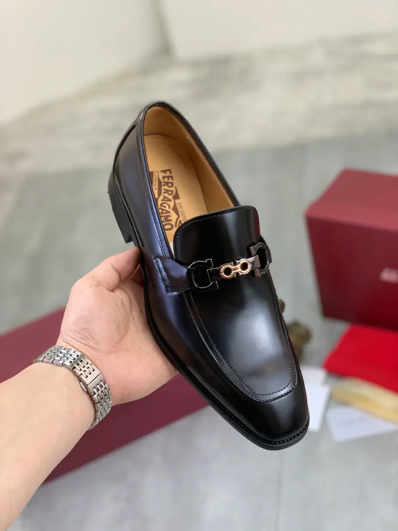 Plant prices 【Real value】In the watered cow. 🆘【Salvatore Ferragamo】Pyragmud. The man's latest leisure business shoes.！The cabinet is on the market.！The fabric is in the form of a dedicated import version of the original, with a pony skin., Imported water to dye cattle skin inside., It's absolutely luxurious., ♪ Lead the fashion current ♪. Match: 38-47 Black The wine and red is optional.