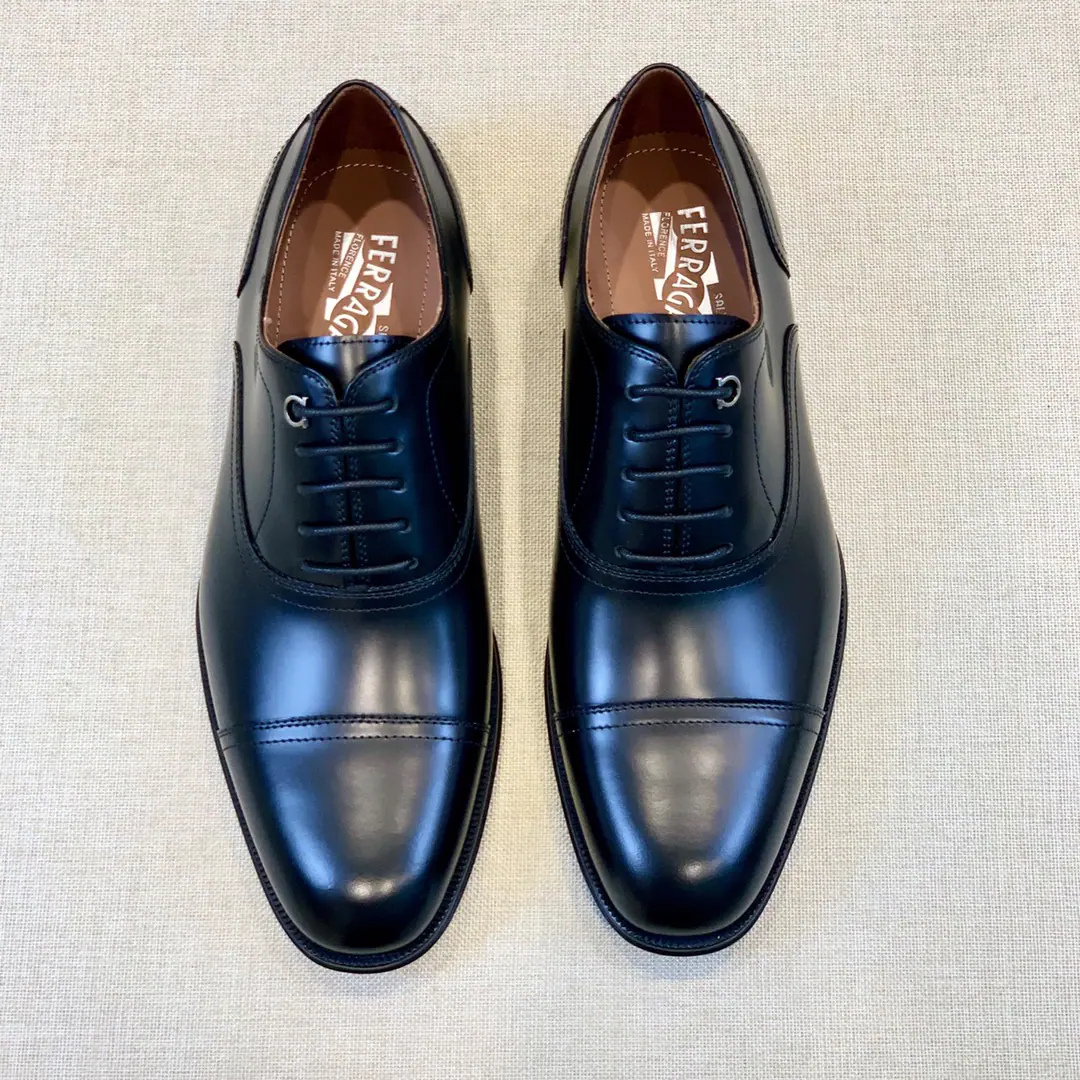 【Ferra gamo^】Original List Pyragmud. The man is wearing English shoes. （SalvatoreFerragamo)Today is a classic Italian fashion brand.. The style is both elegant and elegant. Material-Original import of cattle skin Comfortable., Breathe., Good cattle skin. The original is really a big one. A classic button., It's definitely one of the bright spots.. Make it work. Size 39-44（38, 45Customize or not change）