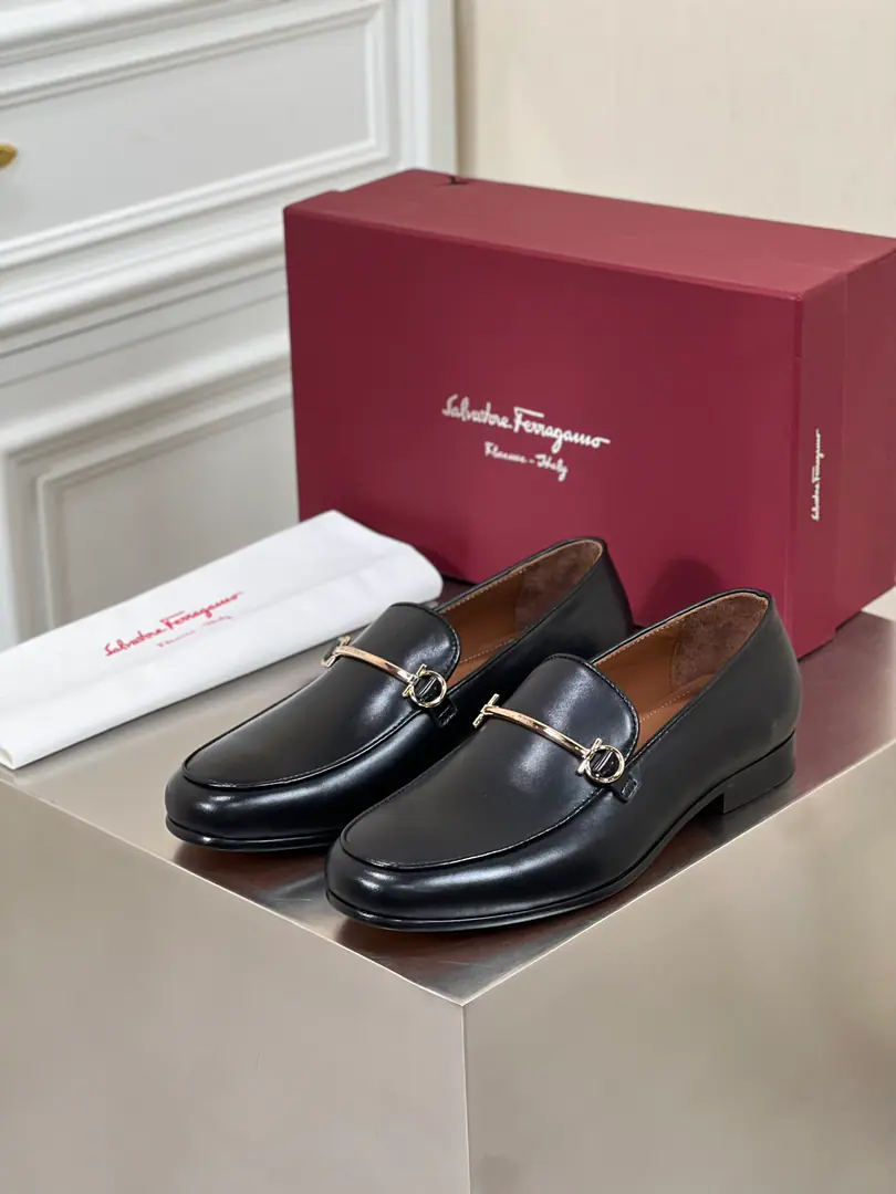 ••New•• Ferraga*_High-end men's business shoes.. Imported cattle skin, The hard stuff is just to create a more comfortable dress experience., Original shoes,, The lines are smooth.！Original cow skin➕Importing calves., That's a big one.！ Size: 39-44（38.45.46Do it.）