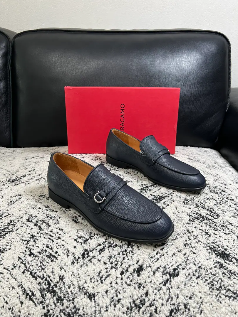 Ferragamo High Quality Top-level craft Pyragmud. Shoe cabinets are being synchronized for distribution., Italian import of original cattle skin, Imported water-tied cattle., Shoes under the sole.: The original factory is super comfortable with the original base., The original factory and the single. Codes 39-44（Sold38 45 46）