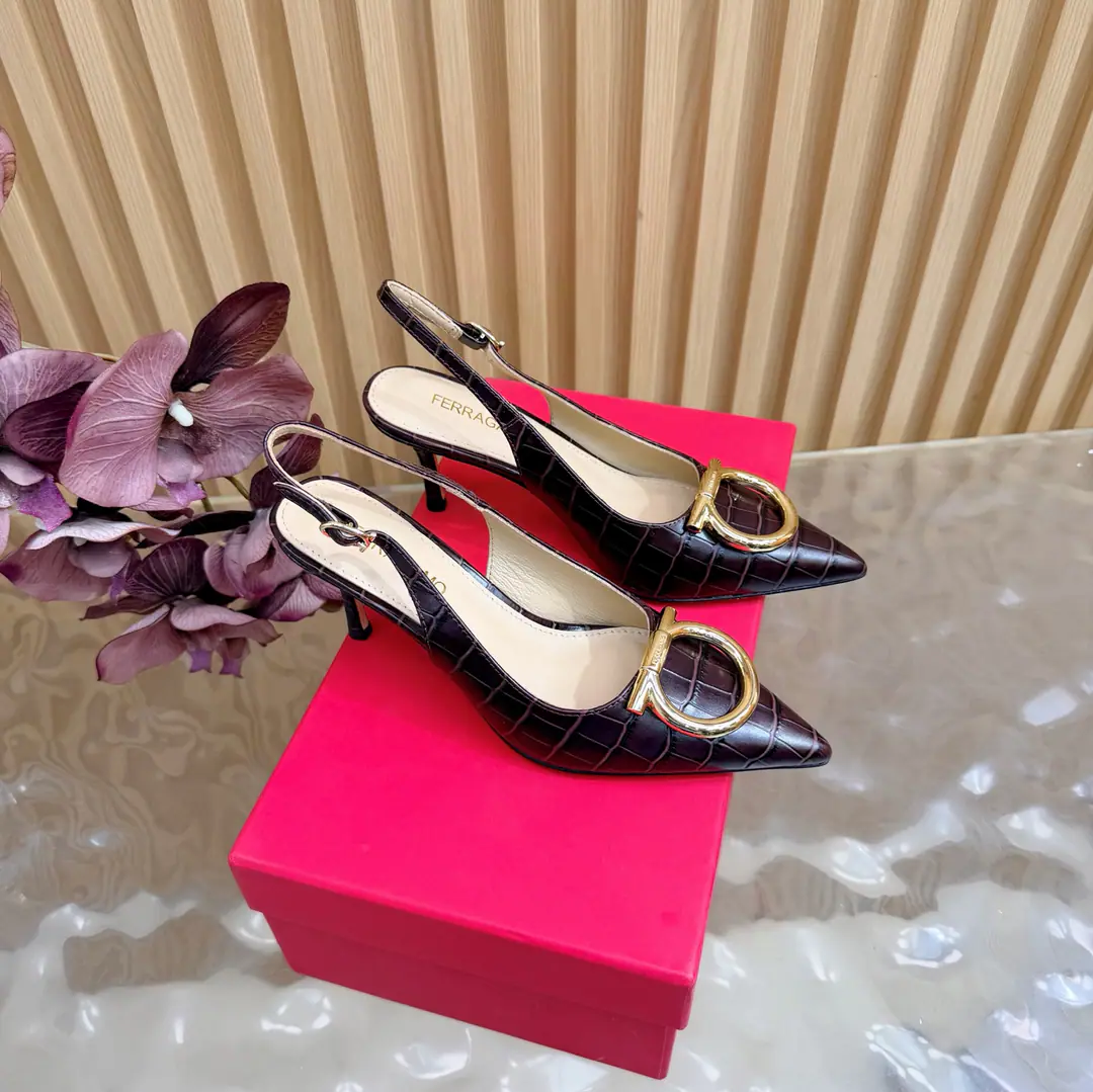 🍃 FERRAGA*OPhila.*The Xinjin is a big one.GanciniThe horseshoes are high. Mary Jane's sandals. ✔ High circle with the Phila's Mary Jane's shoe., The classic horseshoe buttons are embedded in the shoe., You can do a little bit of a little bit of a little bit of a little bit of a little bit of a little bit of a little bit of a little bit of a little bit of a little bit of a little bit of a little bit of a little bit of a little bit of a little bit of a bit of a little bit of a little bit of a little bit of a bit of a little bit of a...！It's a low- and low-scaling design., He's been running away for a day, and he's not tired.🦖 🍃Fabulous.: Original calf skin. 🍃Uchi.: 🐑The sheep's skin is in the ground.. 🍃Otsumi!: The original is really a big one.. 🍃He's tall.: 6cm 🍃Codes: 35-41（.40.41.I'll make sure I don't change it.）