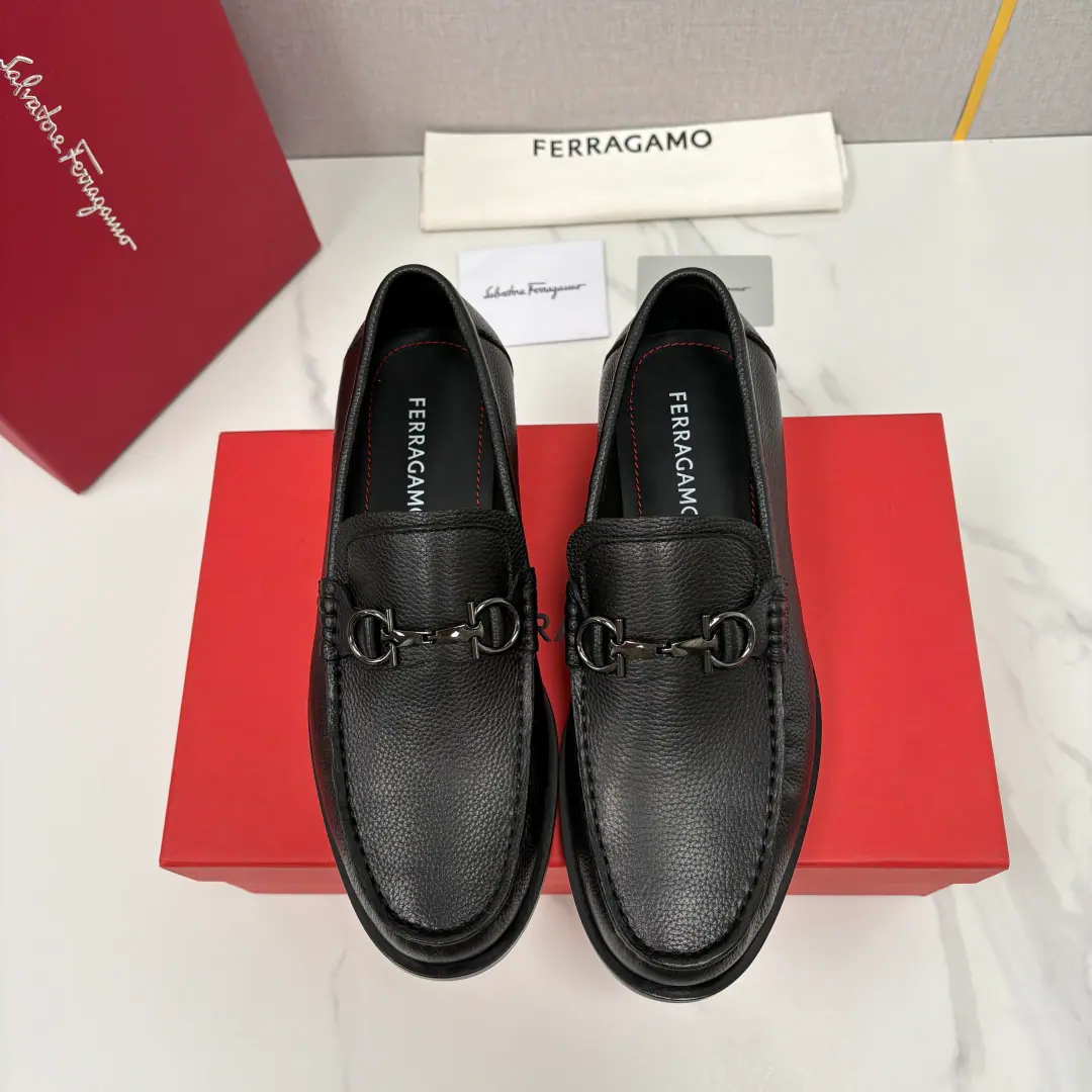 💋💍 SF It's a new home. Phila.-Germud. Ferragam* The new money is synchronized with the cabinet. Pips for men. Classic horse-grade pinning shoes. ✨The classics are a very stylish charm., The proportions of the new designs are more modern.. The best ones are top-class cattle., Including the bright-looking little cow skin., ♪ Tiny pear and ♪GanciniPumping-tempered cow skin., Each one of them brings a unique body and a light., Both qualitative and visual. Marked title button.: The metal title button in the middle of the shoe is the brand's soul., From1930The Era of Horses., Simple and very recognizable., The low profile shows the luxury.. Unique processing techniques highlight the process.. The original model is really a big-ass, and it's a rubber-resistant film. The ground grab is perfect., Comfortable smooth grinding is perfect. ！ A fine handcrewed. A fine job is a good job. In the original calf. I'm sweating and smelly and comfortable.！ The shoe-laden set-leg design has extended the elegant genes of LeFlear's shoes., The shoes are round and flowing., Fold-tied and modified lines, Both formal and leisure attributes. These are the most beautiful shoes in the world for nearly a century., Not just the sharps., It's a hundred-pack and a process., Make it indispensable in a man's shoe cabinet.“Under pressure.”Monochrome, No matter how style changes., It's all steady.holdStay on the ground.！！！ Standard leather shoe code number: 39～44 （38.45.46🉑Do it.）