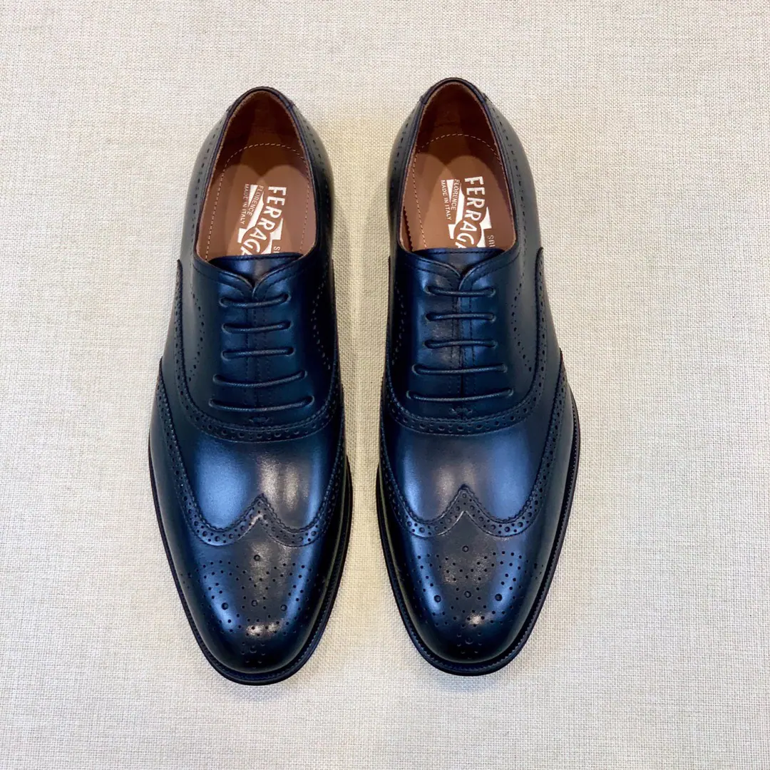 【Ferra gamo^】Original List Pyragmud. The man is wearing English shoes. （SalvatoreFerragamo)Today is a classic Italian fashion brand.. The style is both elegant and elegant. Material-Original import of cattle skin Comfortable., Breathe., Good cattle skin. The original is really a big one. A classic button., It's definitely one of the bright spots.. Make it work. Size 39-44（38, 45Customize or not change）