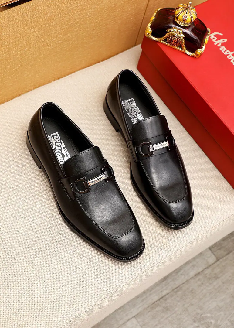 💐 Trade marks: Ferragamo「 Pyragmud.」Leisure shoes. Positive code number: 38-44（45.46🉑️Custom） Commodity materials: Select Import the head of the cow-skins.+Luxury hardware button., Imported water-tied cattle🐂Pioneer.. Strong stereo visual effects, Original rubber floor Yin. Colour: 1⃣️Colour Optional