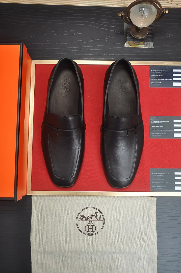 Get out of the factory.【Ferragamo/Ferragre.】The latest money in the cabinet. The original imported cow-coloured fabric.+In the cow's skin.+Original Luxury Metal Buff+Original Group Bottom No pressure on comparison 38–44(45I'll make sure I don't change it.)