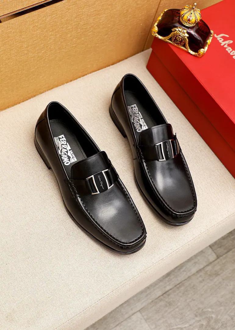 💐 Trade marks: Ferragamo「 Pyragmud.」Leisure shoes. Positive code number: 38-44（45.46🉑️Custom） Commodity materials: Select Import the head of the cow-skins.+Luxury hardware button., Imported water-tied cattle🐂Pioneer.. Strong stereo visual effects, Original rubber floor Yin. Colour: 1⃣️Colour Optional