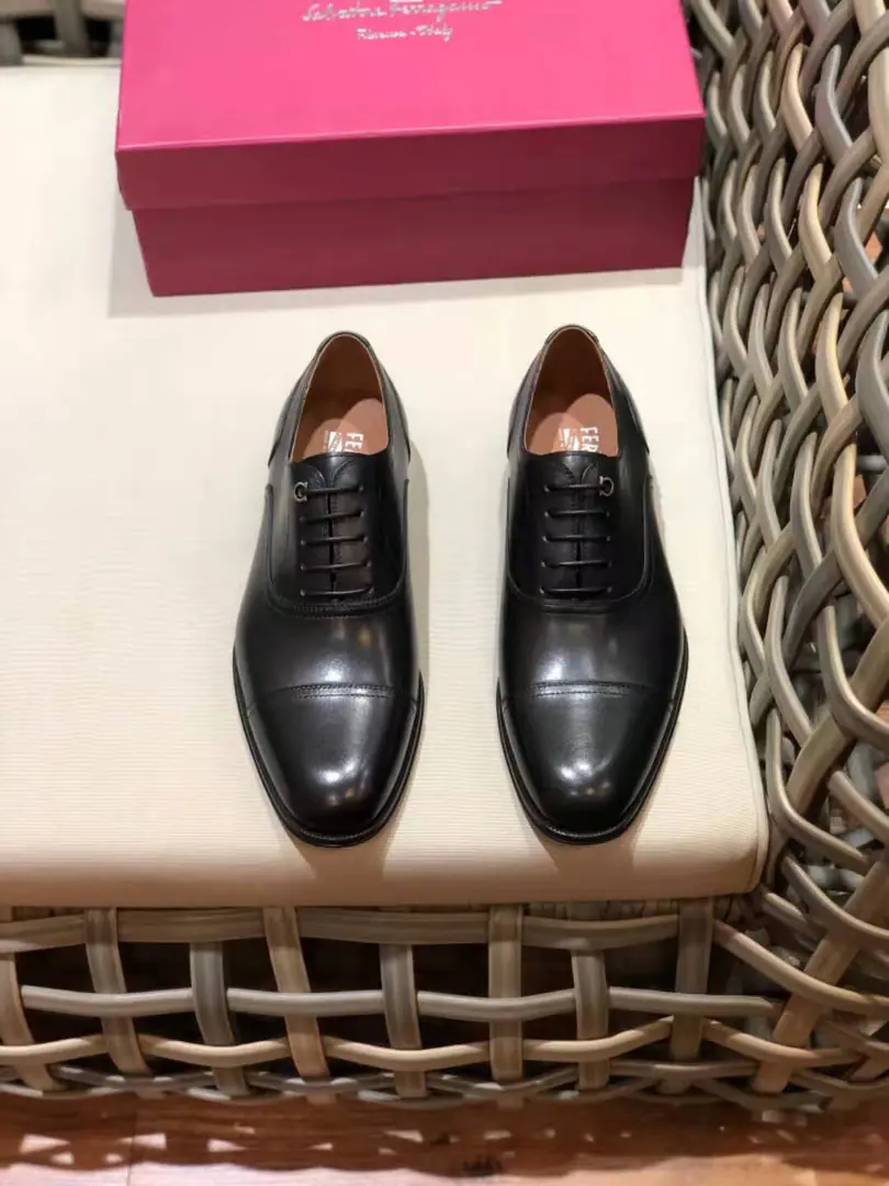 🔥🔥 Ferragam*—Pyragmud.,. High Version That's a big one. Business recreational shoes The counter is being sold simultaneously., Original import of cattle skin（Highlight High-end·- How expensive.·Slot）I'm a researcher., （The original is inside the cow's skin.）Skins and feet.. Shoes under the sole.: The original factory is a very good source of information., Physical shoot🎬. Codes: 38-44.