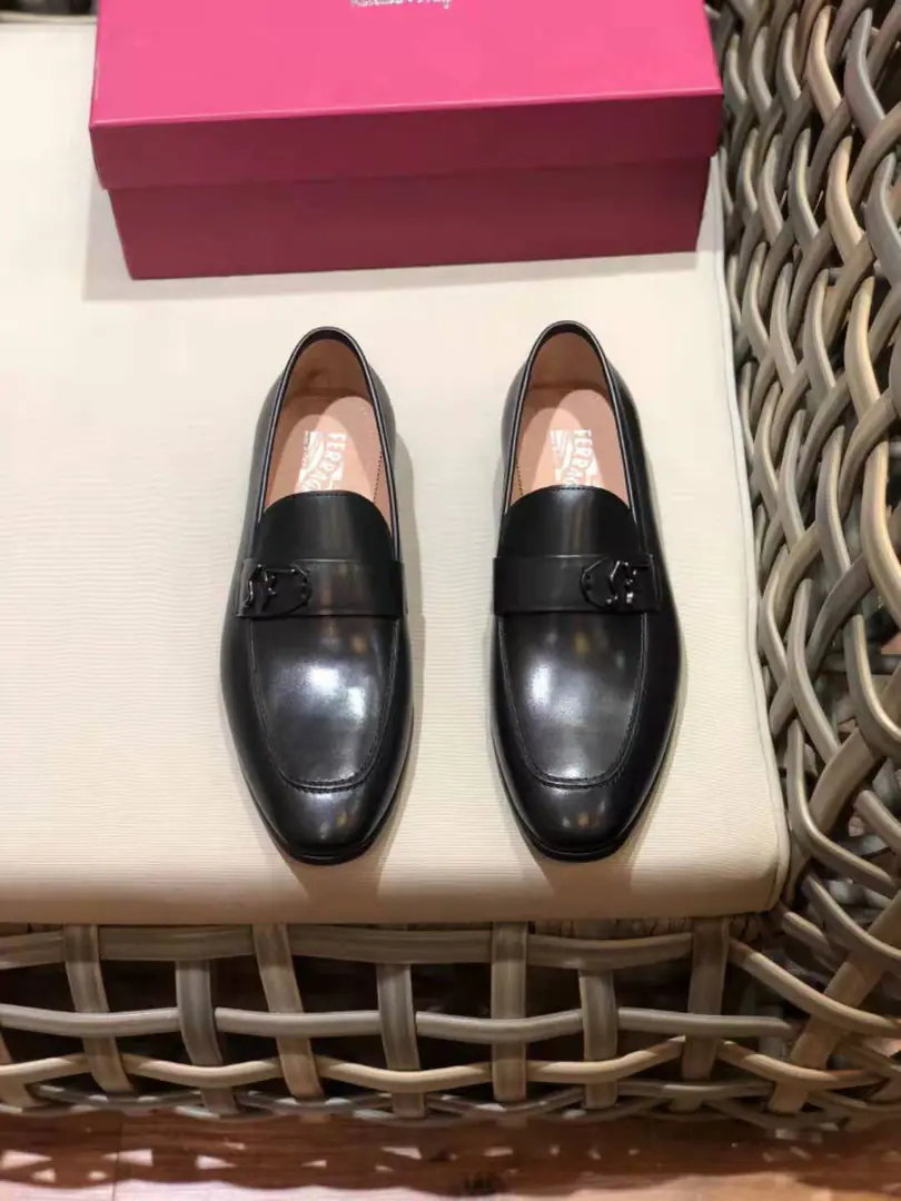 🔥🔥 Ferragam*—Pyragmud.,. High Version That's a big one. Business recreational shoes The counter is being sold simultaneously., Original import of cattle skin（Highlight High-end·- How expensive.·Slot）I'm a researcher., （The original is inside the cow's skin.）Skins and feet.. Shoes under the sole.: The original factory is a very good source of information., Physical shoot🎬. Codes: 38-44.